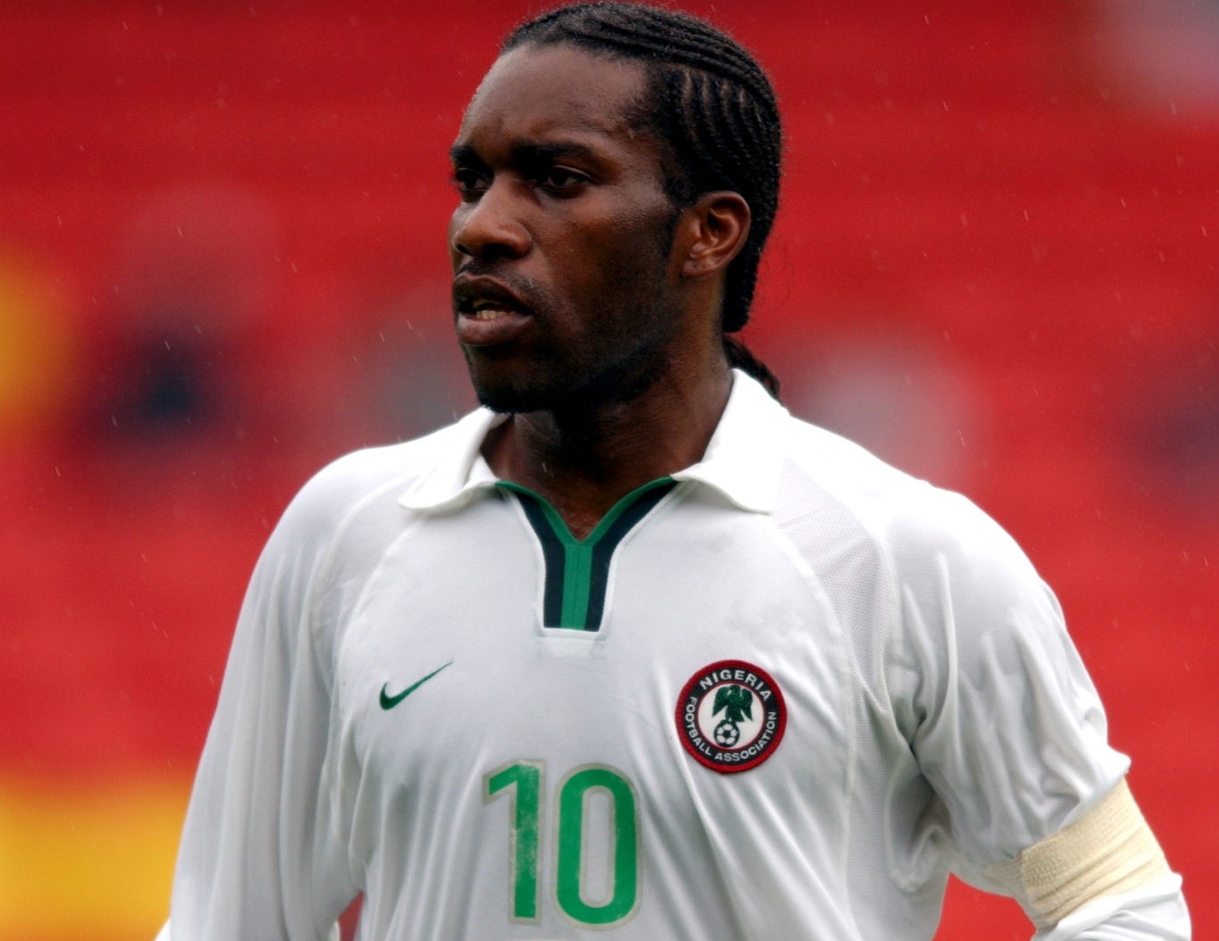 Jay jay okocha. Джей Джей Окоча. Okocha футболист. Джей Джей Окоча футболист. Джей Джей Окоча ПСЖ.