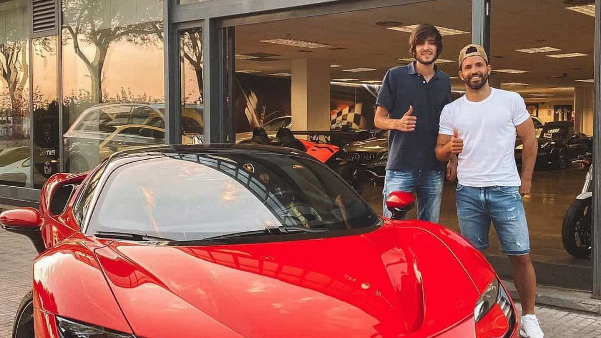 Agüero n’a pas perdu de temps, il s’offre une Ferrari à Barcelone