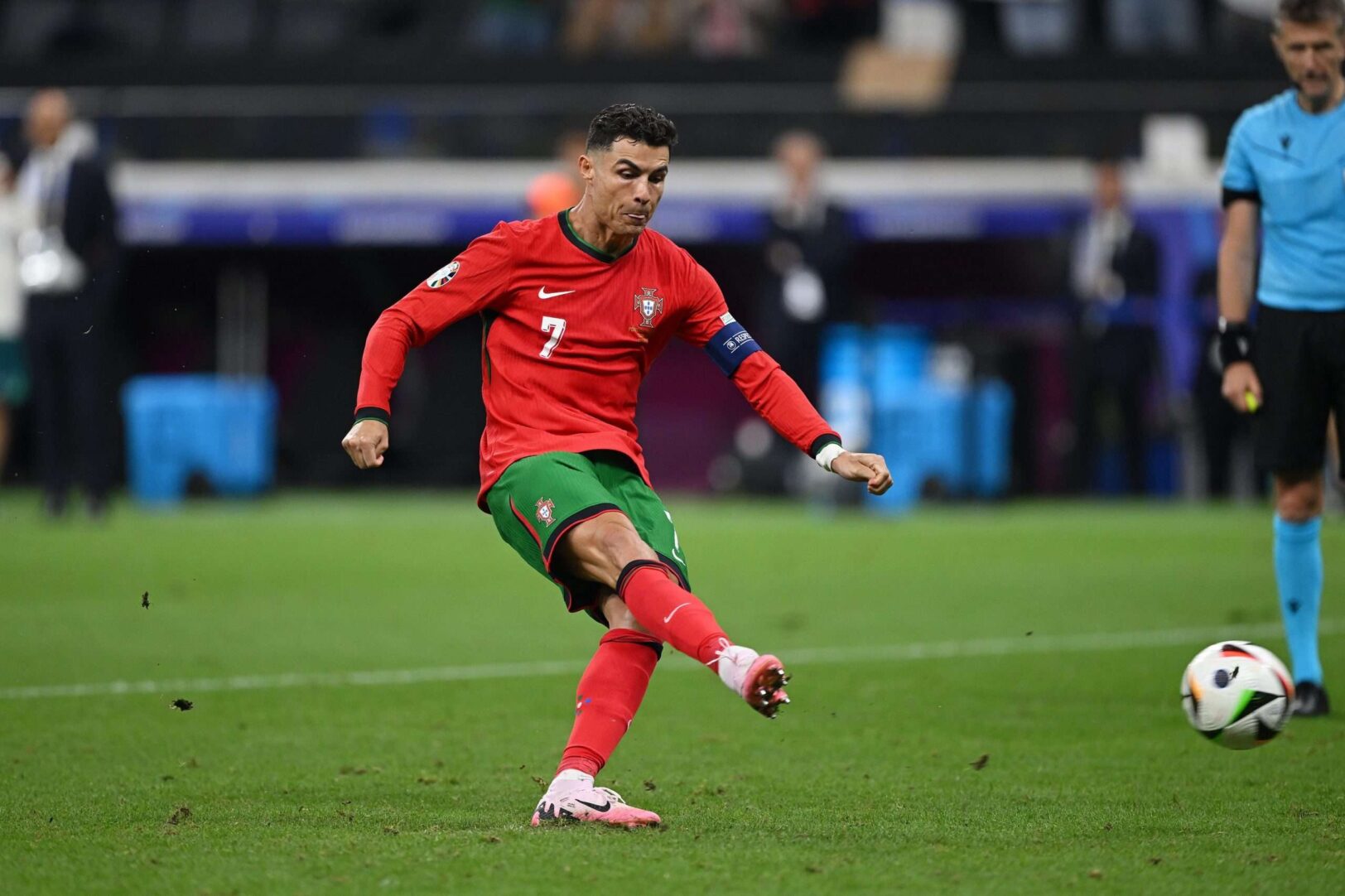  Cristiano Ronaldo complètement détruit après ses larmes face à la Slovénie