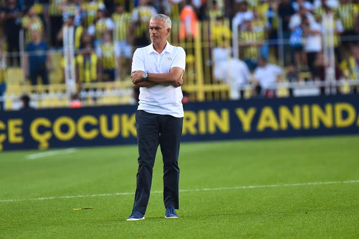 José Mourinho furieux après Fenerbahçe-Lille : « Si je parle, je vais… »