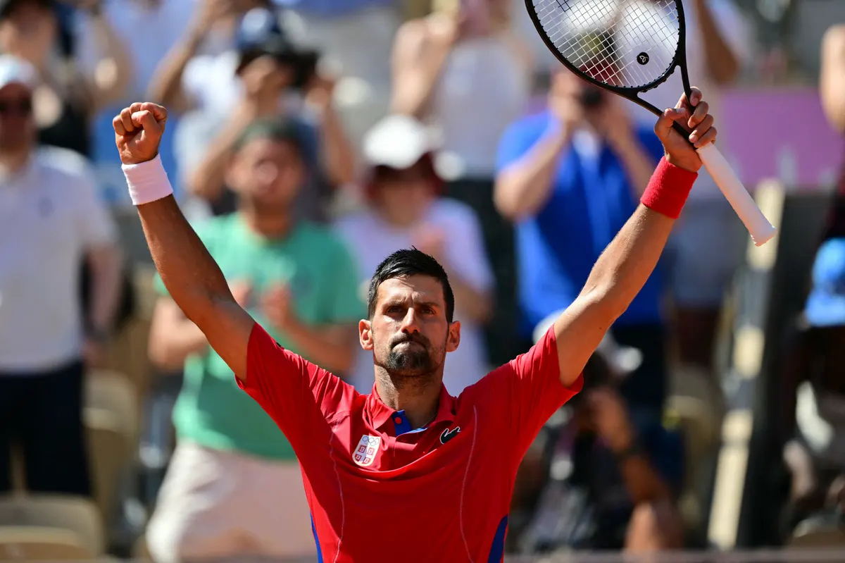 Djokovic frappe fort avec l'or à Roland-Garros après sa victoire contre Alcaraz