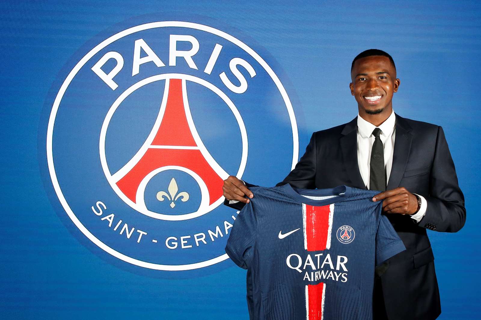  Le PSG annonce officiellement l'arrivée d'un crack, il a coûté 45 millions d'Euros