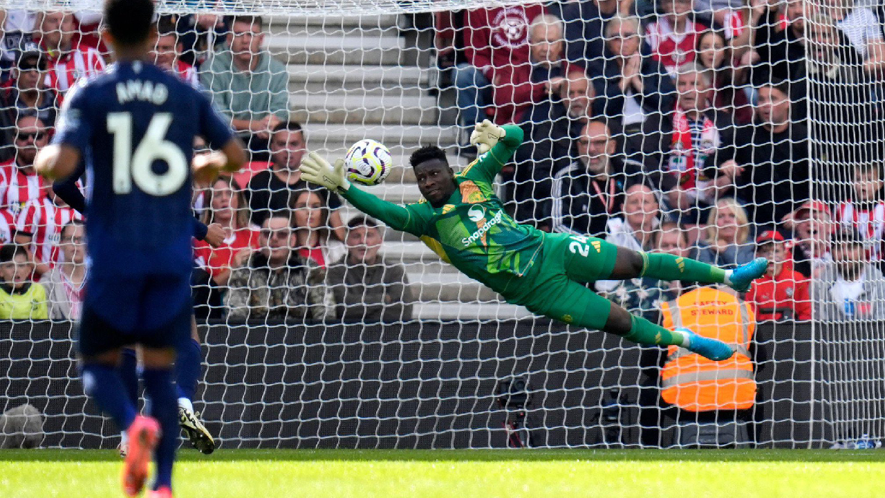 VIDÉO : Le magnifique penalty stoppé par André Onana avec United, la toile explose !