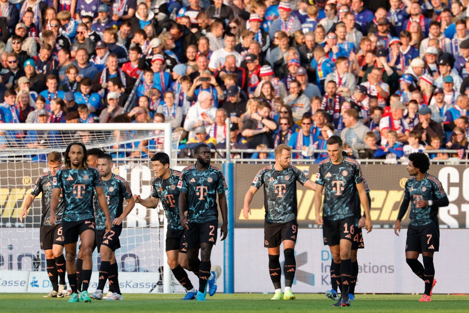 Le Bayern Munich écrase Holstein Kiel et prend la tête de la Bundesliga