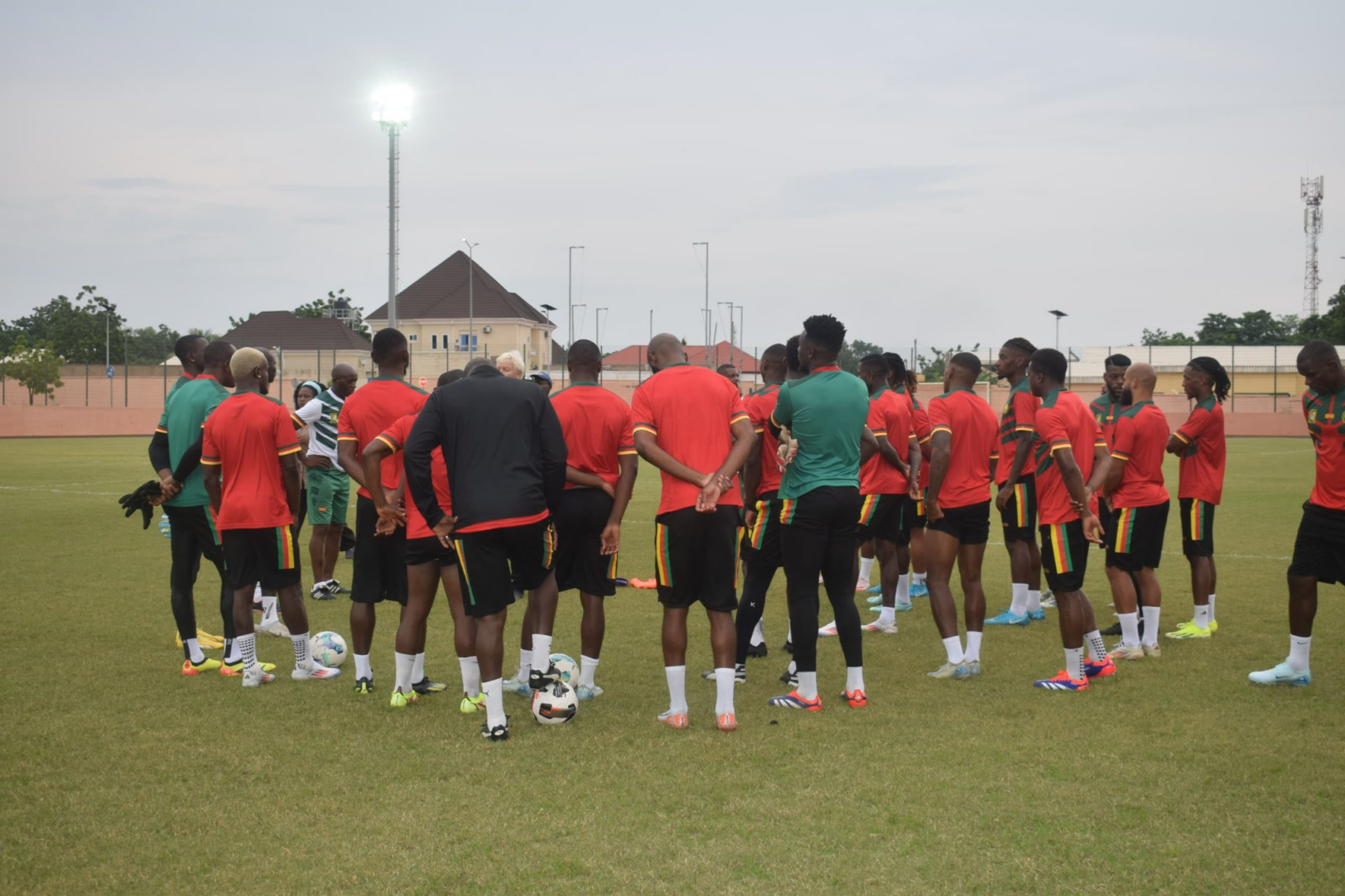 9h de temps avant Zimbabwe-Cameroun, la mauvaise nouvelle tombe pour les Lions Indomptables 