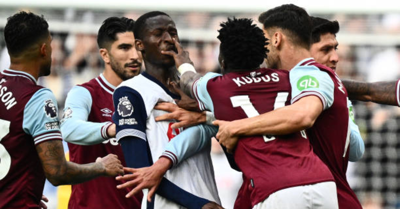 Premier League : Kudus expulsé après avoir frappé Pape Matar Sarr ! (VIDÉO)