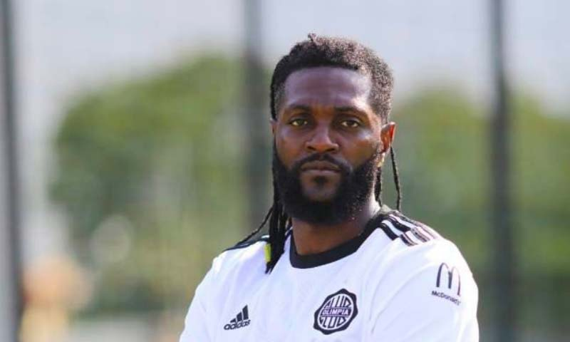 Adebayor monte au créneau 