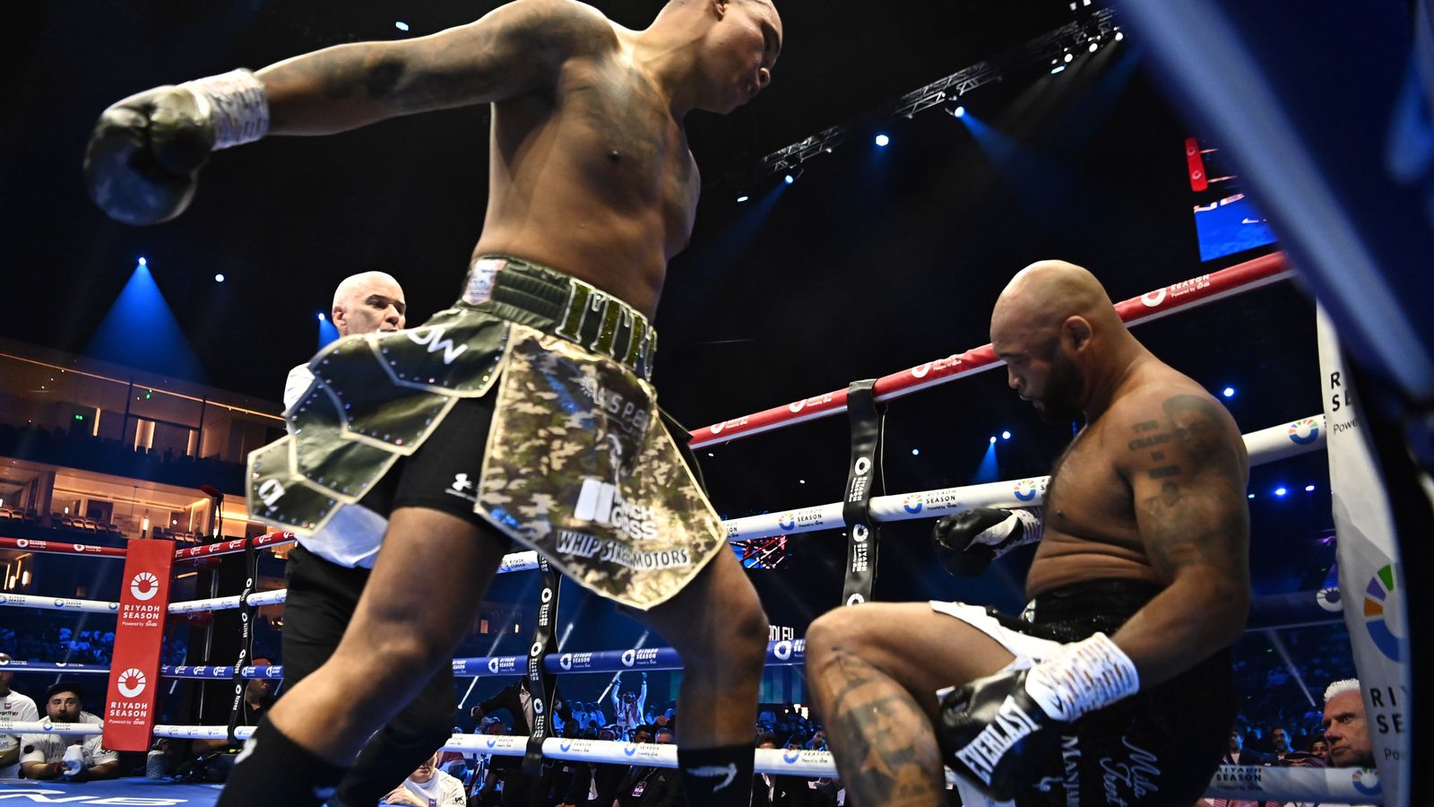 VIDEO : Incroyable, Fabio Wardley brise la mâchoire de Frazer Clarke dès le 1er round