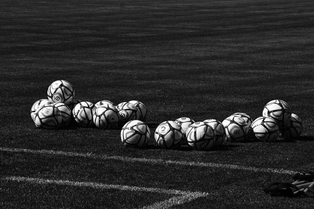 « Il s’est effondré dans les escaliers », le football français en deuil