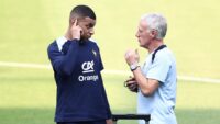 Kylian Mbappe et Didier Deschamps a l entrainement des Bleus le 27 juin 2024 1955599