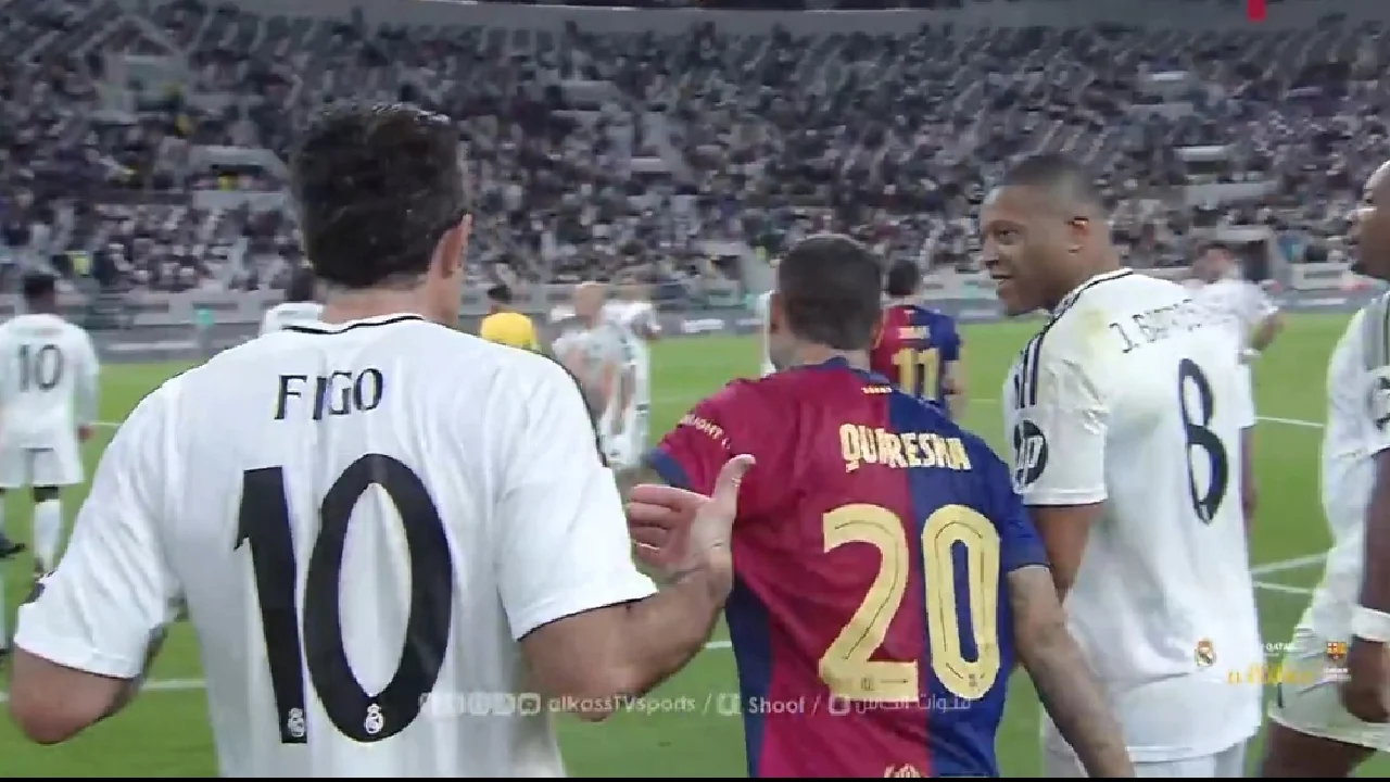 Clasico des légendes : Ronaldinho et le Barça dominent le Real Madrid de Luis Figo