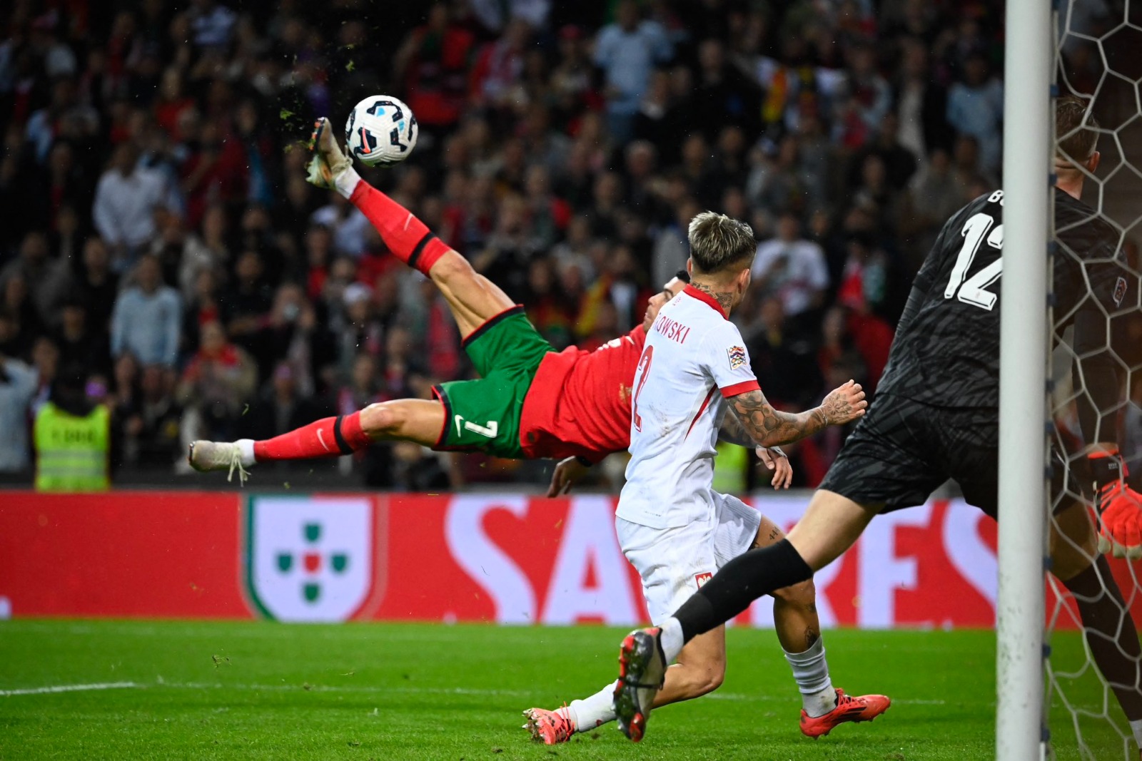 Cristiano Ronaldo enflamme le monde avec un retourné acrobatique spectaculaire (VIDÉO)