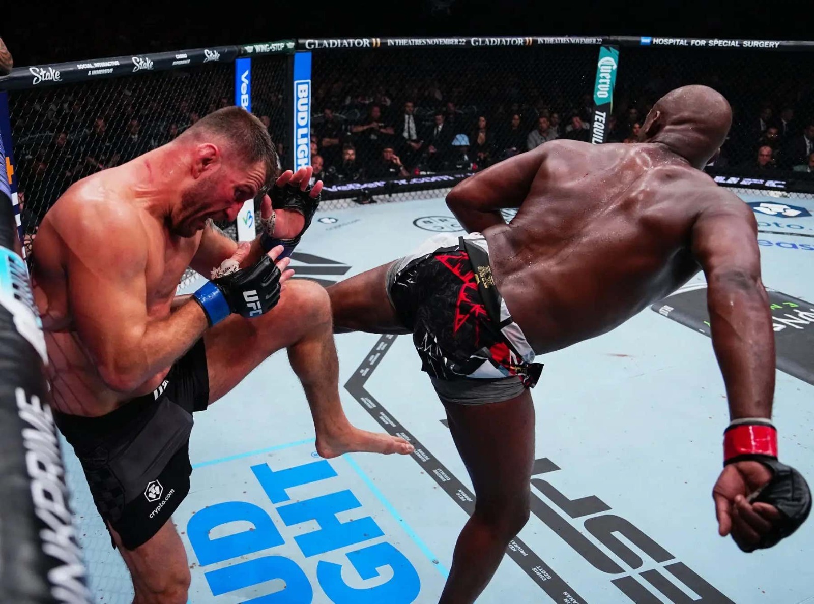 Jon Jones frappe fort à l’UFC 309 : Il terrasse Miocic par un KO mémorable et attend Ngannou !