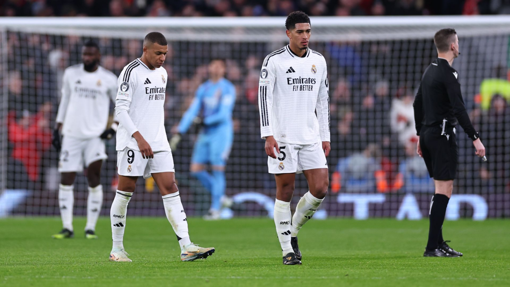  Grosse polémique, Jude Bellingham ignore complètement Mbappé dans les couloirs d’Anfield