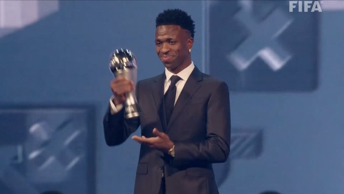  Vinicius remporte le trophée du meilleur joueur de l'année 