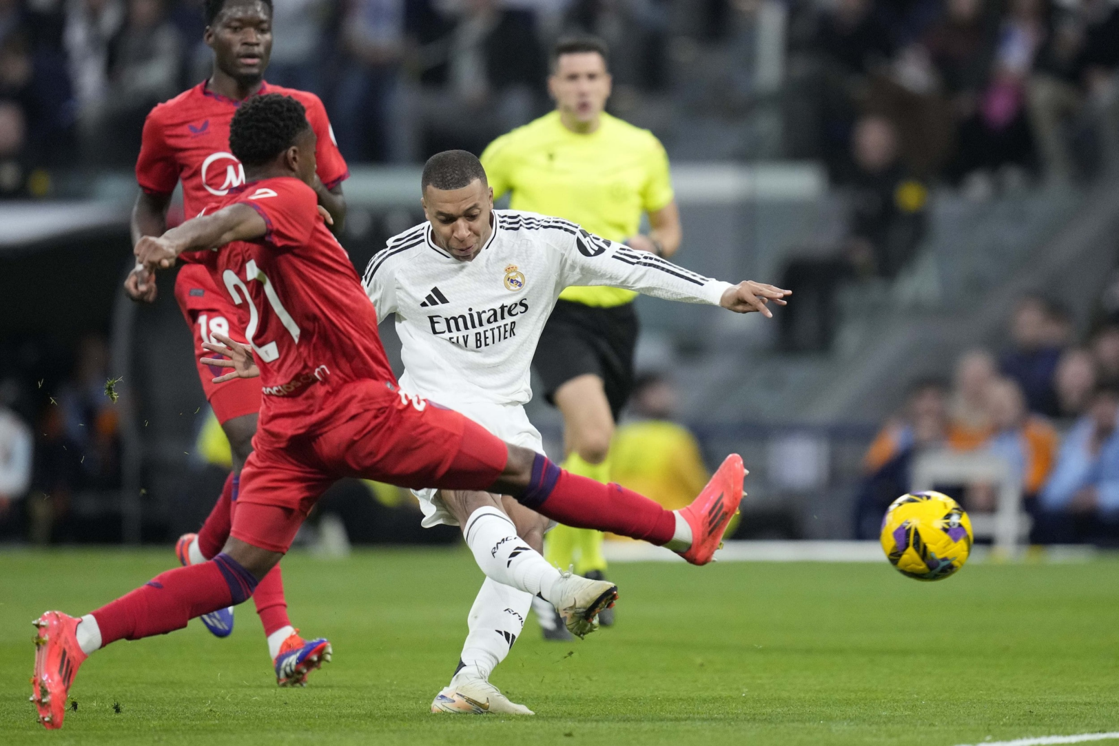  Carlo Ancelotti réagit au sublime but de Mbappé contre Séville