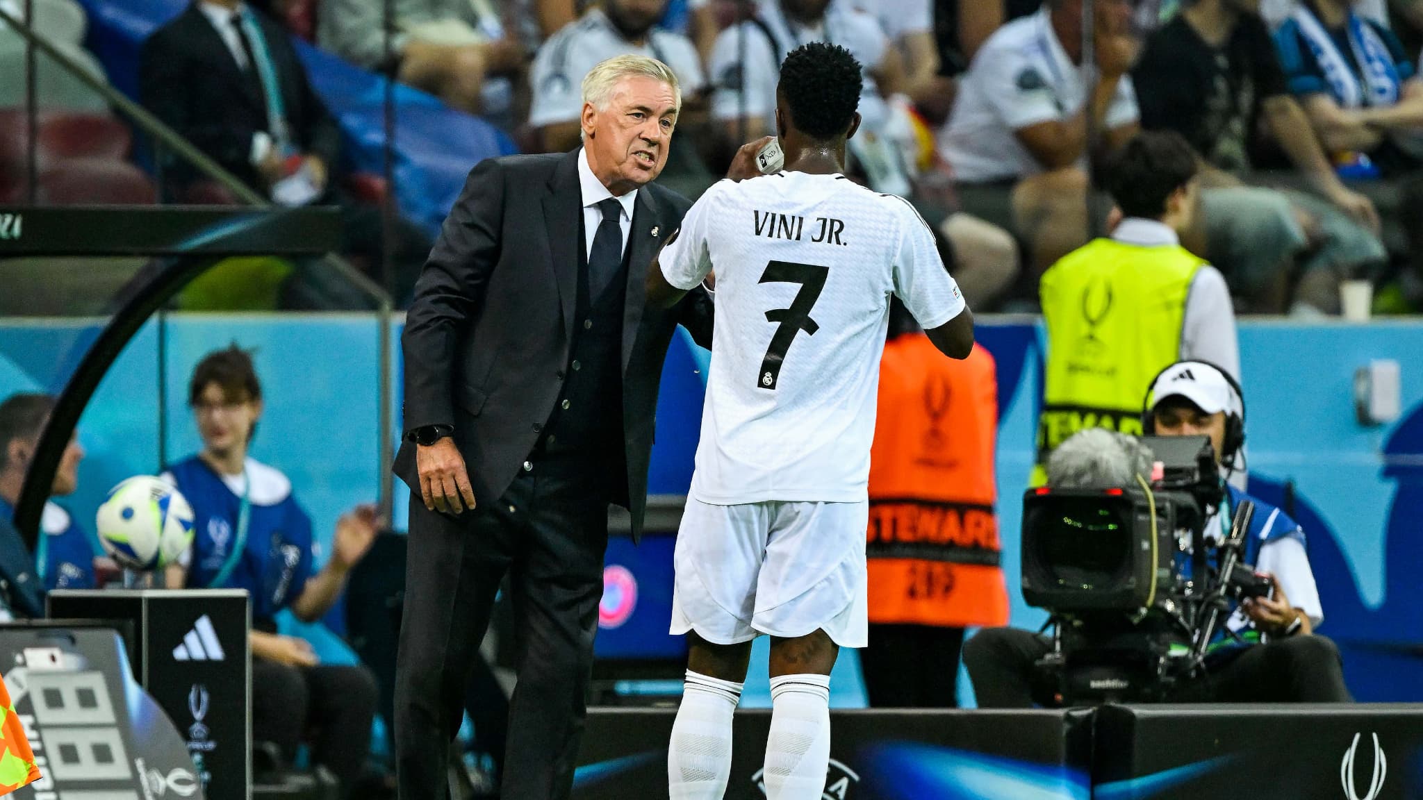 Real Madrid : la sortie cash d’Ancelotti qui met fin sur un potentiel départ de Vinicius