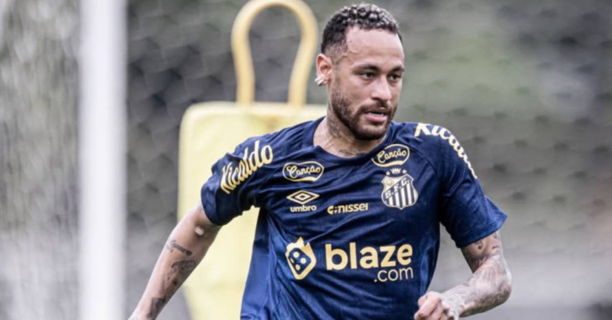 Santos : Neymar fait une arrivée spectaculaire à l’entraînement en hélicoptère !